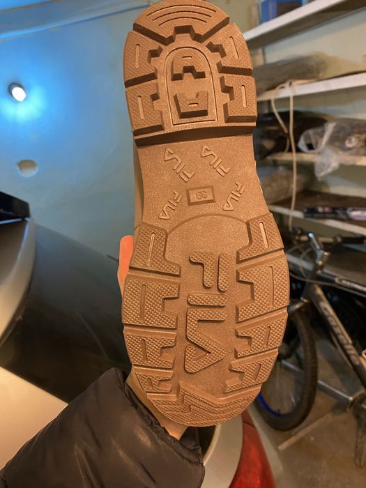 нови зимни обувки Fila – номер 39