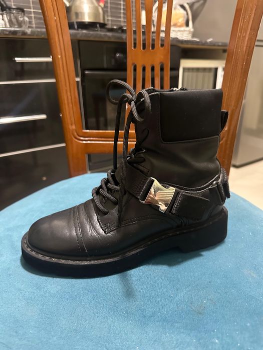 Женские ботинки