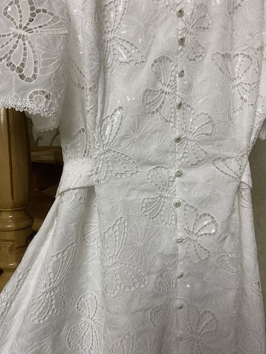 Белоснежное новое платье