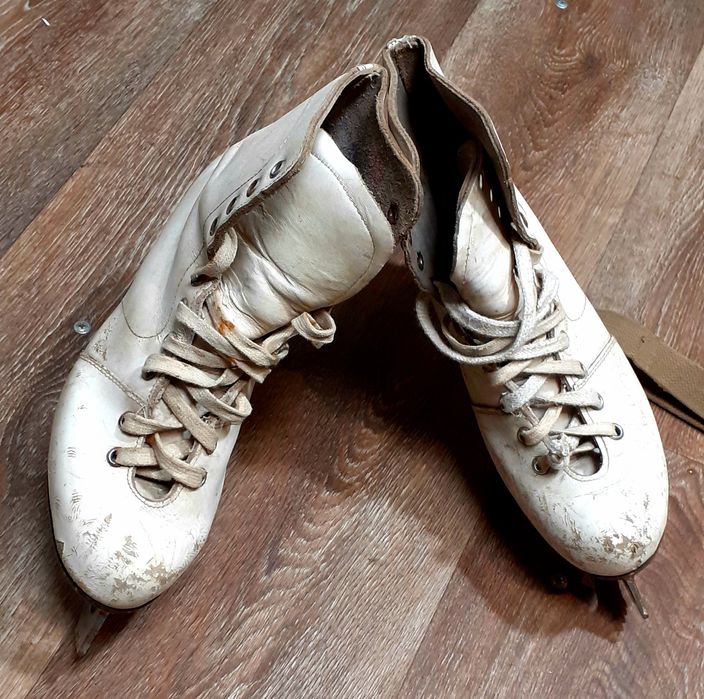 Коньки фигурные спортивные