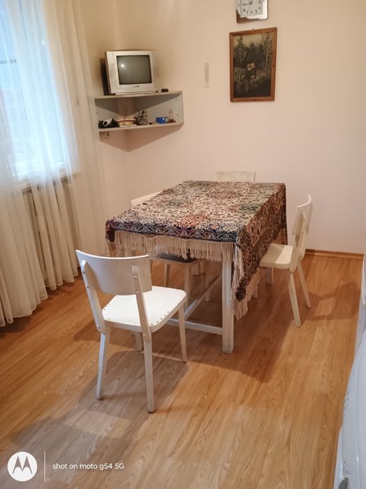 Под наем 3 стаен, София, кв. Изток, 100 кв.м. обзаведен, партер