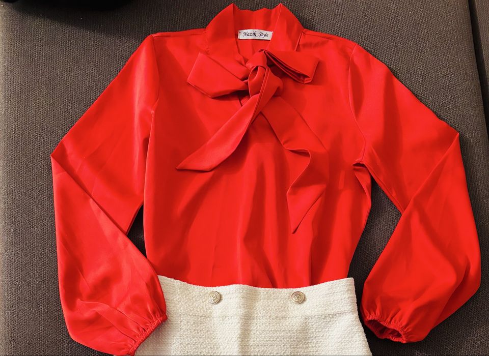 Продам красную блузку