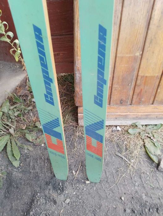 продаются советские лыжи