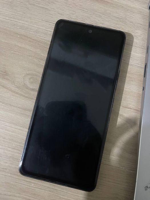 Samsung A 53 5G sotiladi.
Ekran Super Amloyed 
120 Hz 
Xotirasi 128g