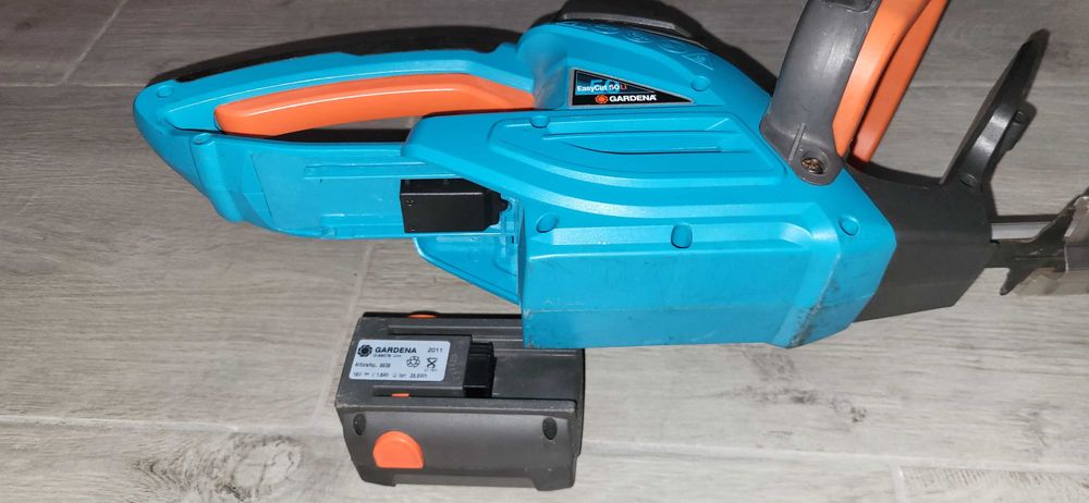 GARDENA EasyCut50Li Foarfeca de Gard Pe Acumulator  cu acumulator