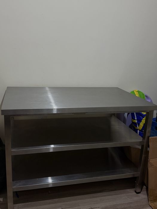 Нержавеющие стол и стеллаж