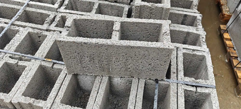 Pompa statica de beton / Bolțari / Accesorii pentru acoperiș și gard