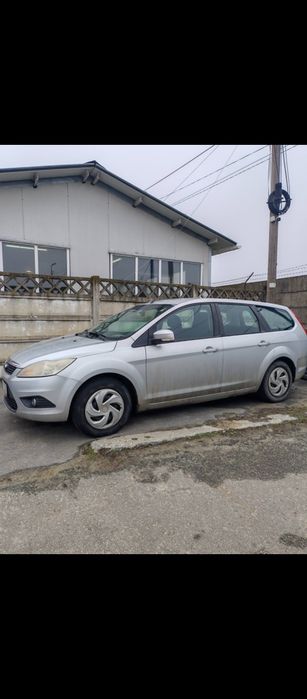 Vând Ford focus an