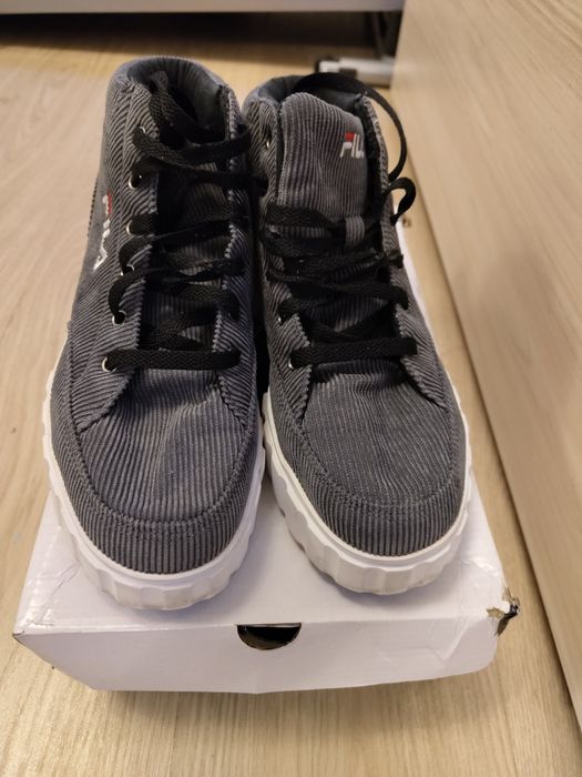 Сникърси FILA Sandblast R Md Wmn 1011378.25Y Сив
Цвят: Сив