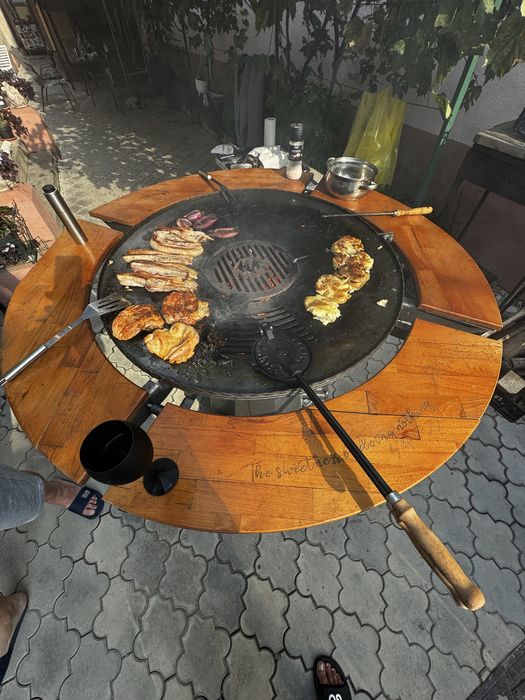 Plita pe lemne, cu roti, si husa impermeabila