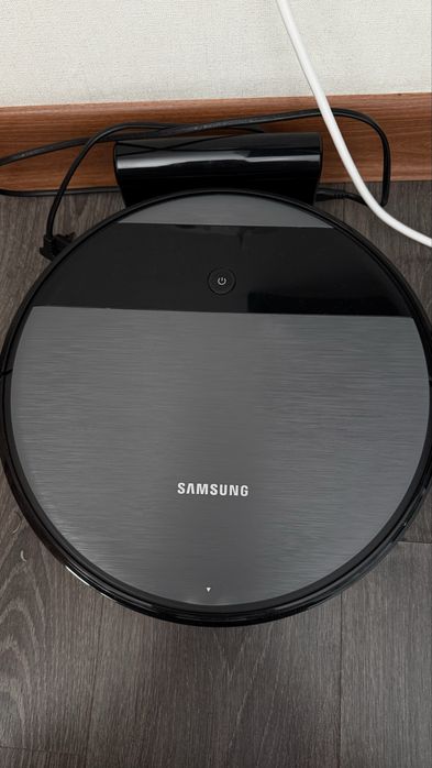 Продам робот-пылесос Samsung VR05R5050WG/EV