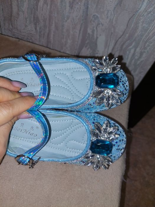 Продам туфли на девочку