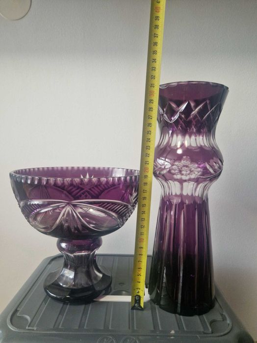 Лилави кристални вази
