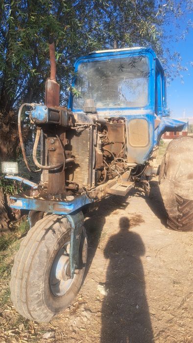 Traktor mtz80 sotiladi