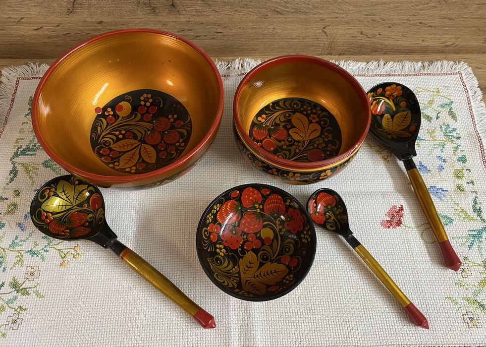 Ръчно русувани руски дървени купички с лъжички