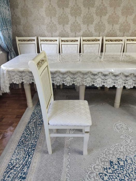 Стол со стульями