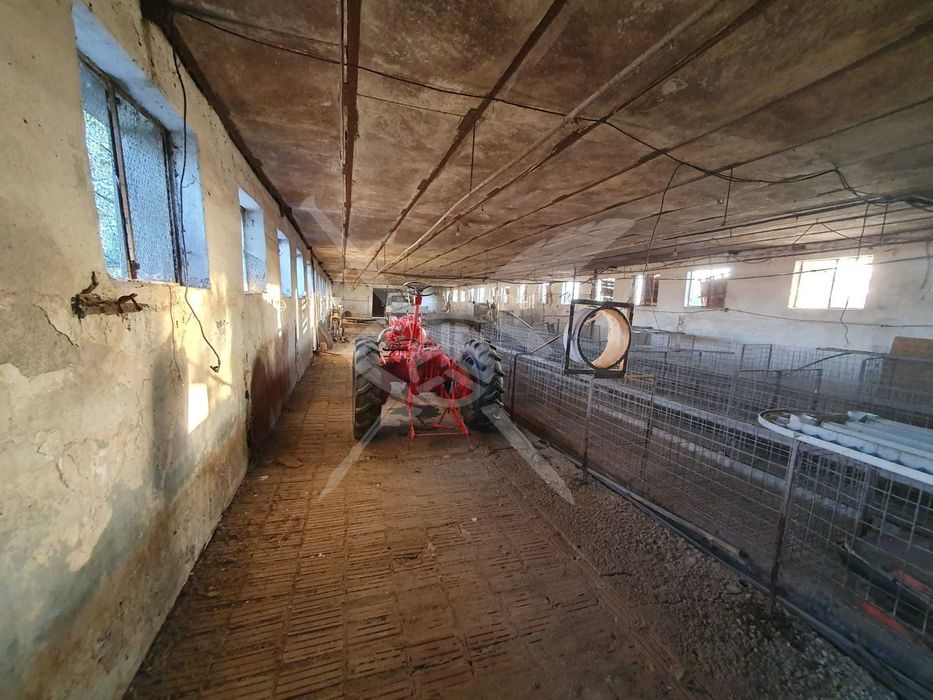 Промишлен имот със жилищна част в с. Маноле 51046