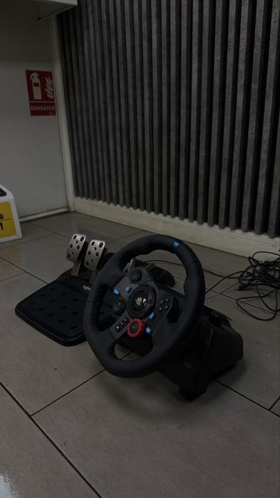 Cata Amanet - Set Volan si Pedale Logitech