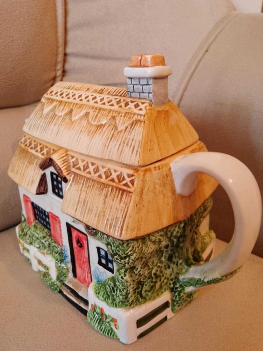 Порцеланов чайник "Къща"