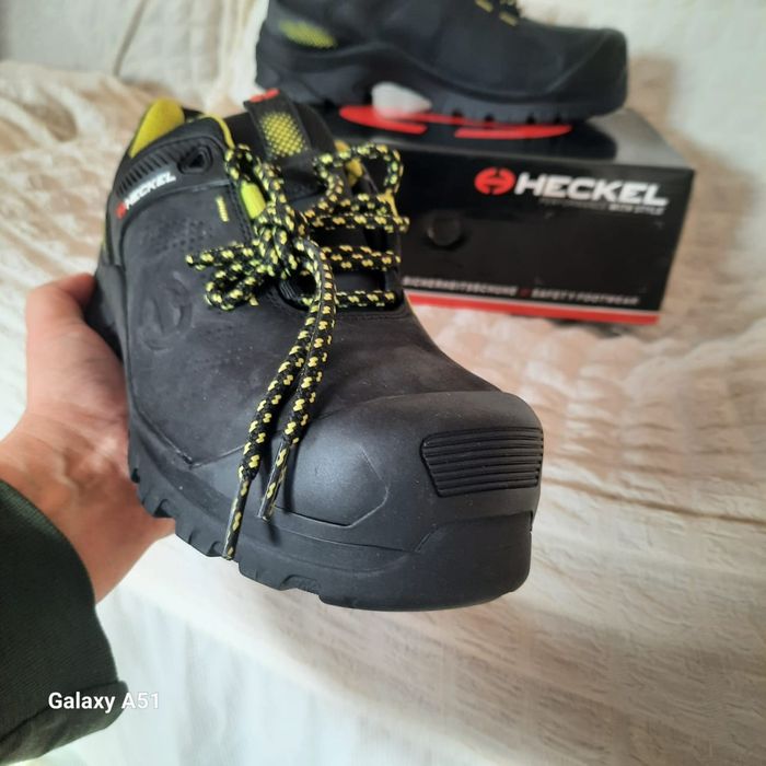 Спецодежда и спецобувь перчатки итд.