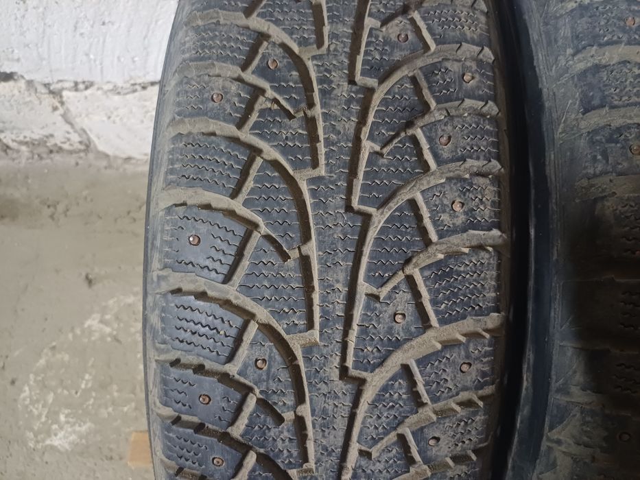 Продам зимние шины 215/65 R16