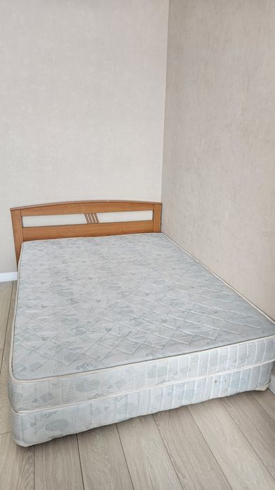 Кровать шириной 1,40 м продам