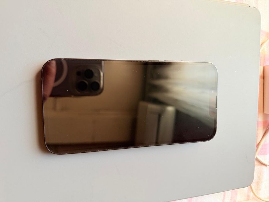 Продам айфон 13