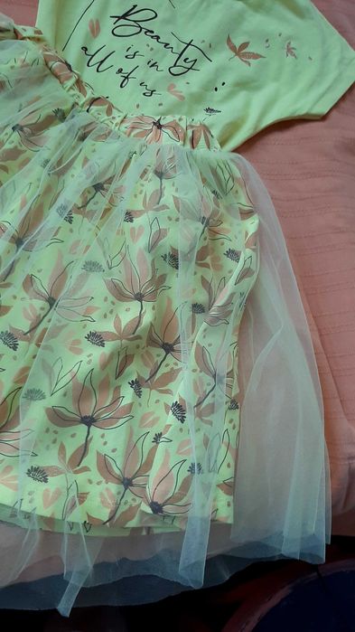 Красив момичешки комплект с есенни мотиви и малко брокат,7-9 г