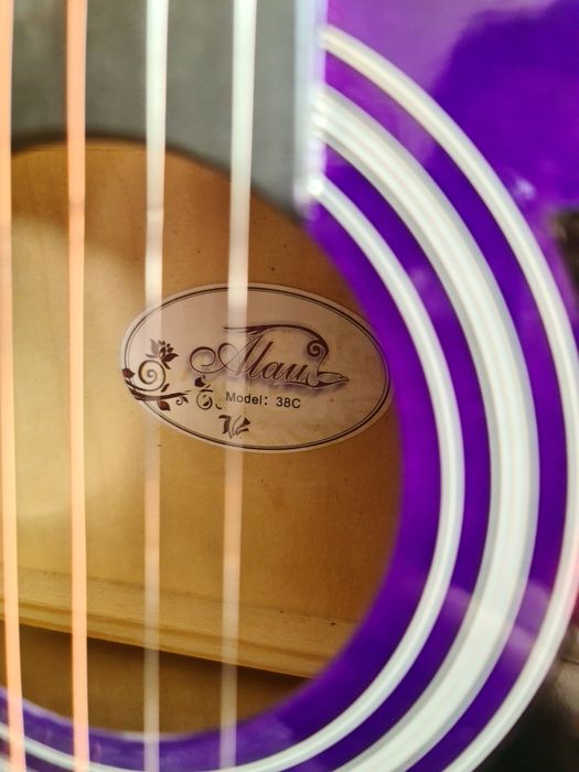 Продается гитара Alau + чехол