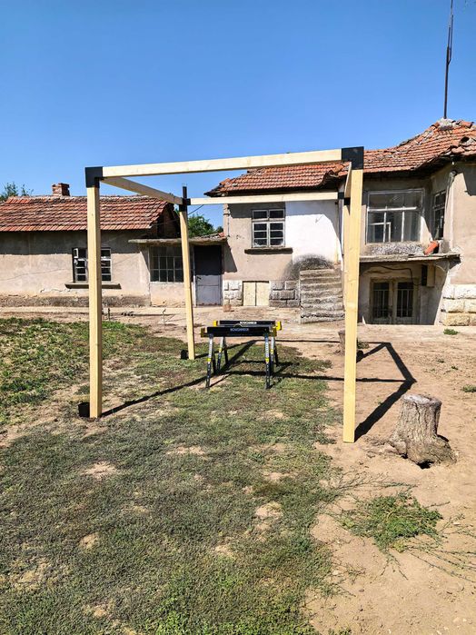 Дървена пергола с метални конектори