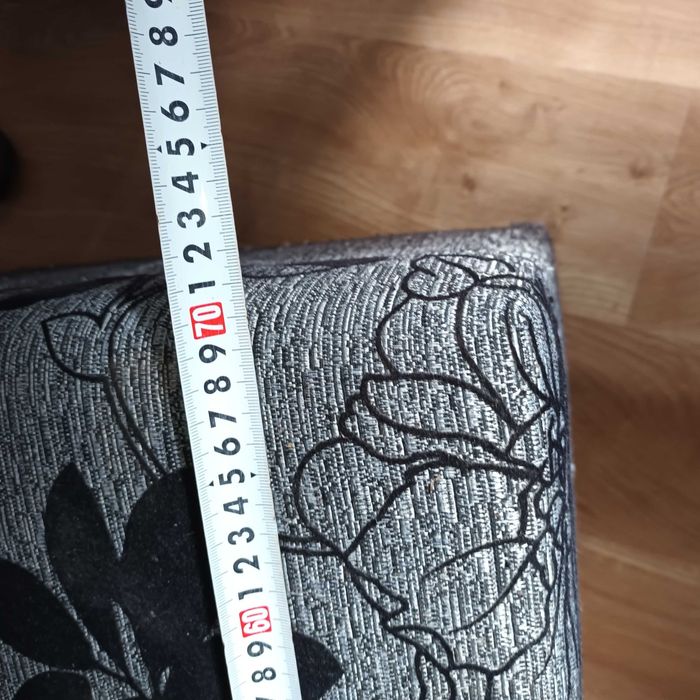 нова табуретка 70 х 70 х 50