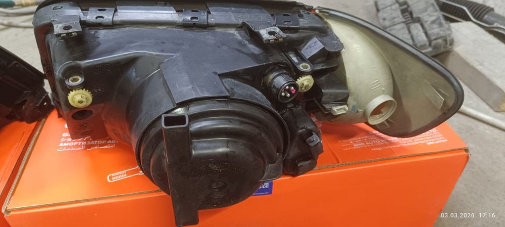 Продам фары Ауди 100 с4