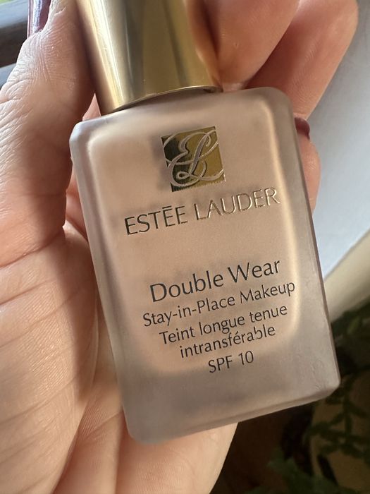 Фон дьо тен  Este Lauder double wear