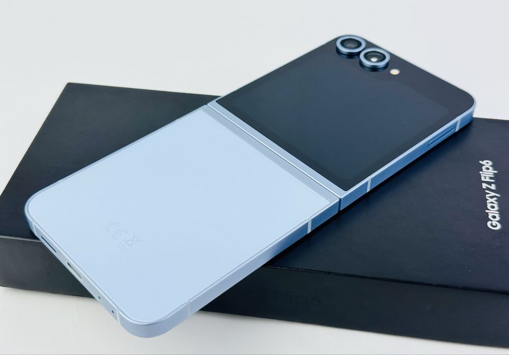 Samsung Galaxy Z Flip 6 5G 256GB 12RAM Blue Отличен!