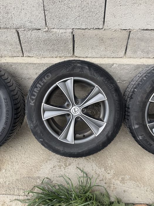 Продам диски с шинами R16