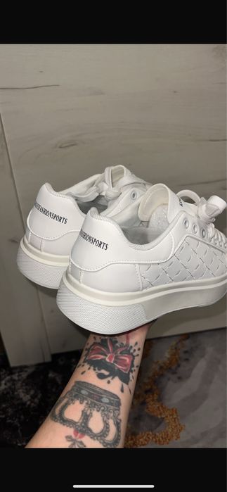 Adidasi  sau sneachers