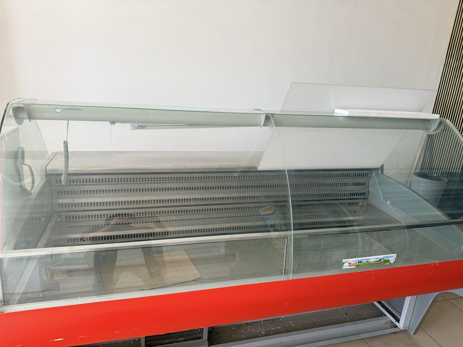 Витринный холодильник б/у