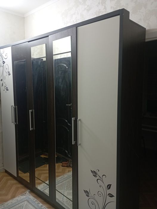 Продам шкаф входной