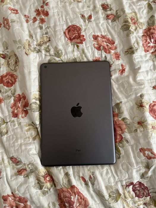 продаю ipad 9 64 гб тёмно серого цвета