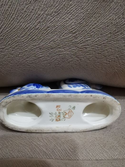 Фарфоровая статуэтка