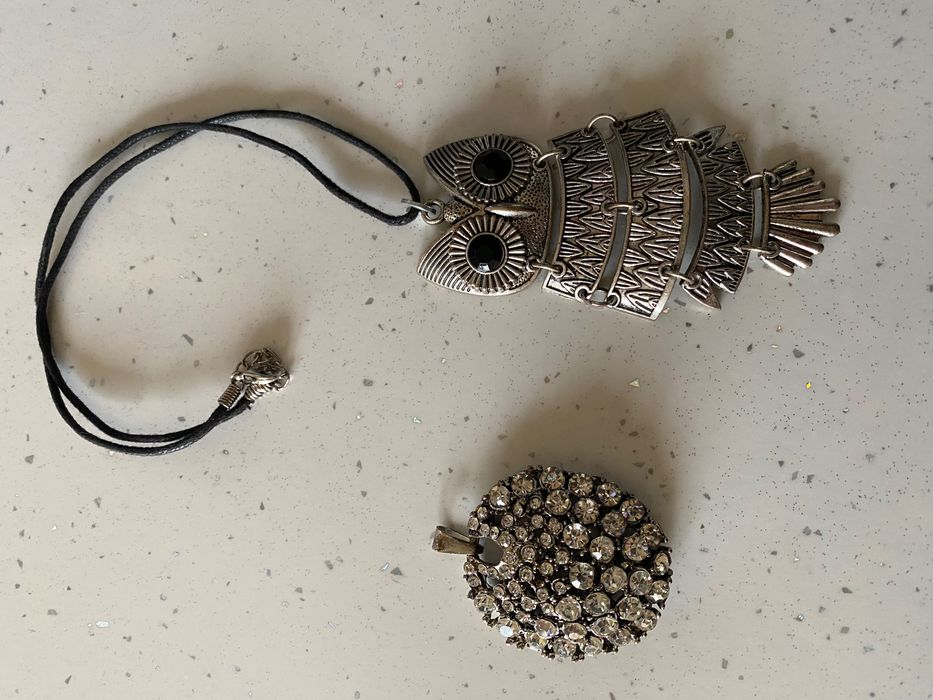 Чокър, бижу за чанта, колие и медальон