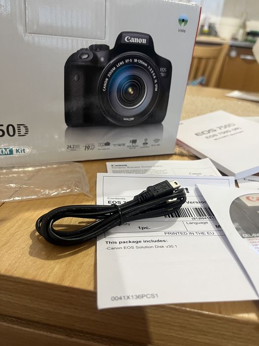 Canon EOS 750 D + обектив CANON EFS 18-135