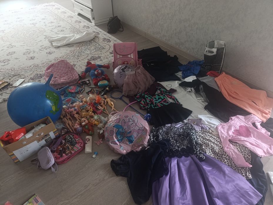 Продам игрушки и вещии разные буу