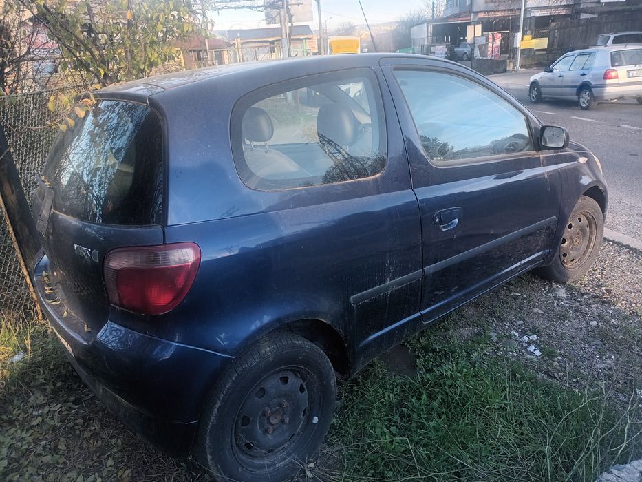 Toyota Yaris 1.0 vvti na casti