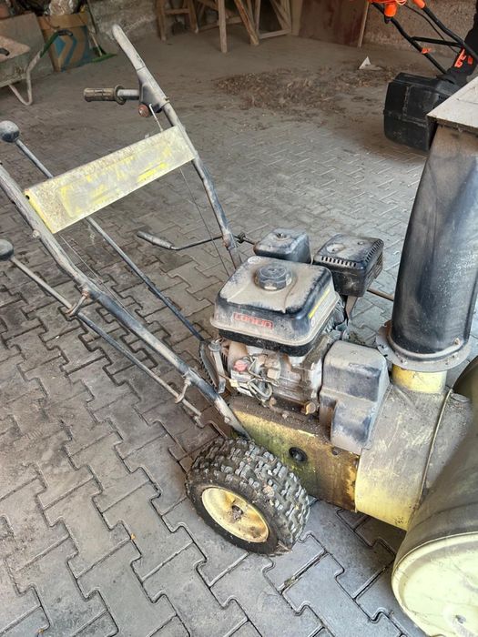 Продается снегоуборщик в хорошем состояний