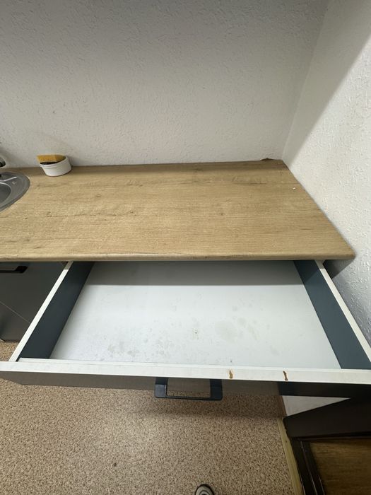 Кухонный гарнитур  в отличном состоянии!