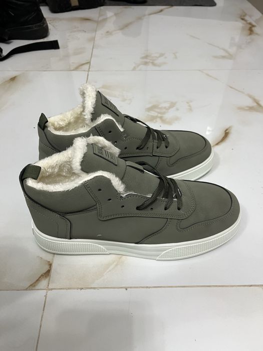 Продам мужские ботинки