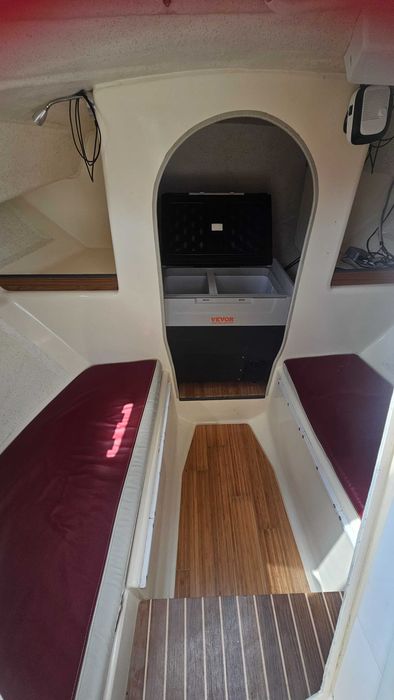 Barca cabinata 6.5m cu motor 90cp 4T si Peridoc inclus