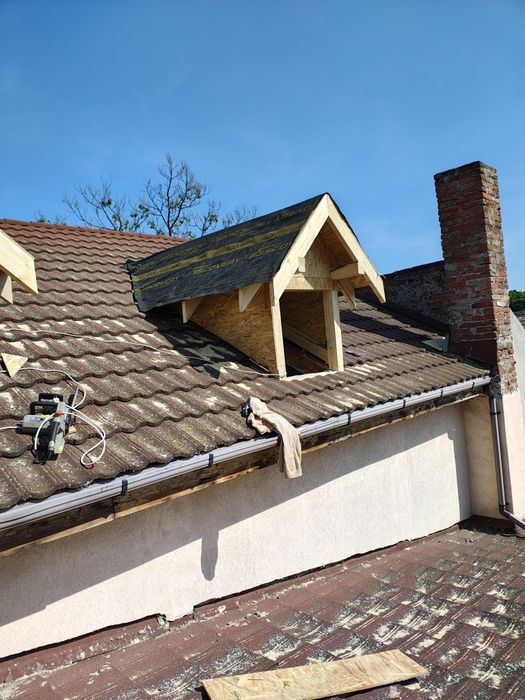 Executam acoperise și reparați acoperiș