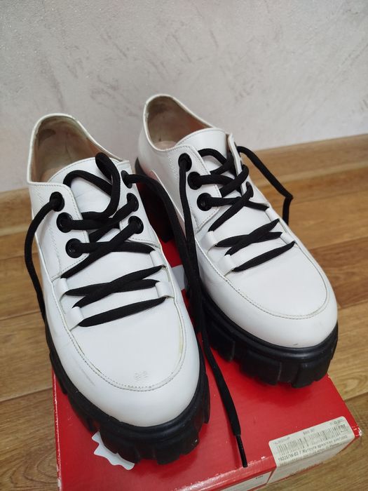 Продам женскую обувь